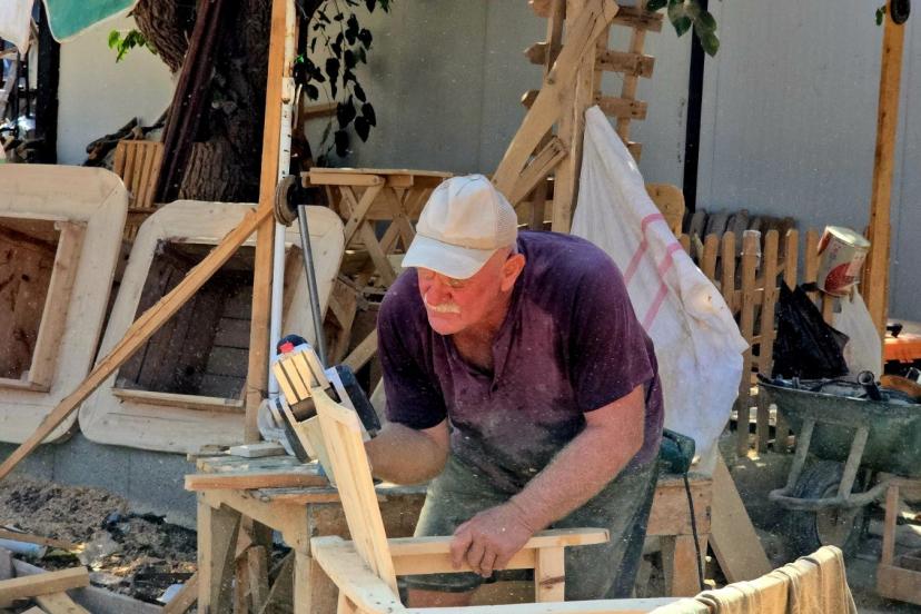 Depremde yıkılmıştı: Atölyesini yeniden ayağa kaldırıp, el sanatını yaşatıyor