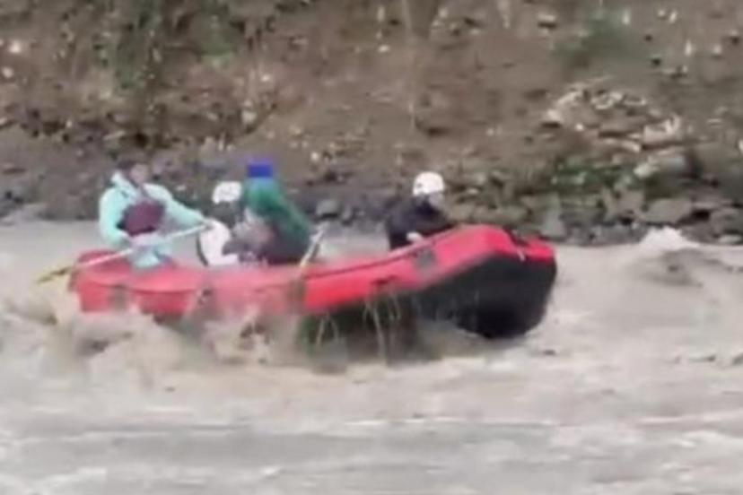 Fırtına Deresi'nde sele rağmen rafting yaptılar