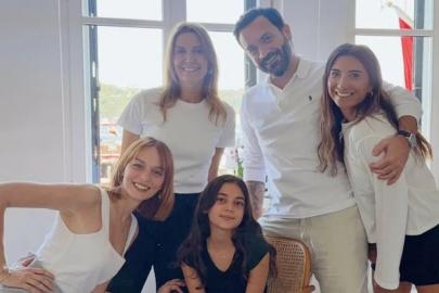 Nilperi Şahinkaya'dan annesinin kaybının ardından duygusal aile fotoğrafları paylaşımı