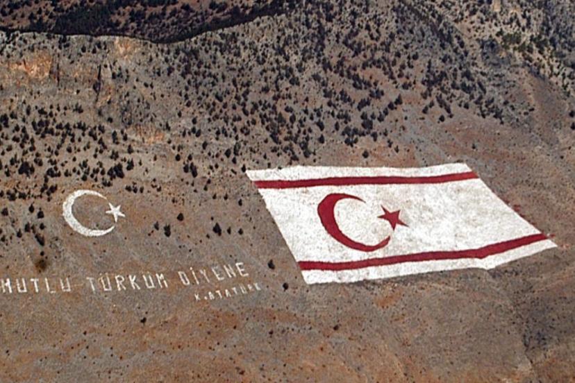 KKTC'nin kuruluşunun 42. yılı törenlerle kutlanıyor