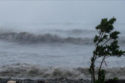 Tayvan'ı Fung-wong Tayfunu vurdu: 8 bin 326 kişi tahliye edildi