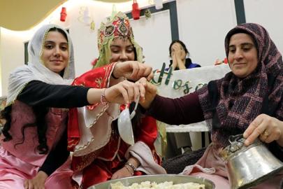 Elazığ'da üniversiteli kızlar, yurtta yöresel lezzetleri öğreniyor
