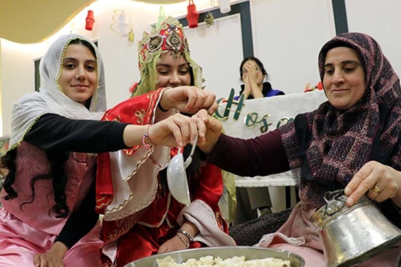 Elazığ'da üniversiteli kızlar, yurtta yöresel lezzetleri öğreniyor