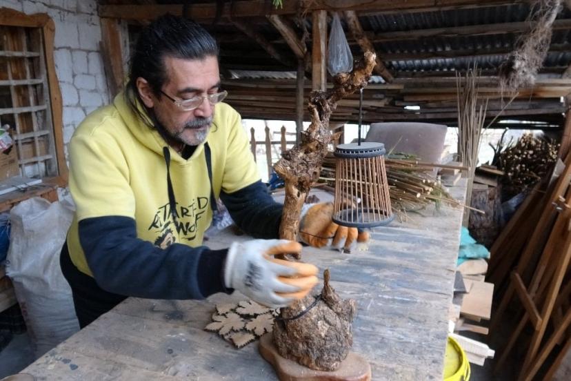 Malatya'da oğluna oyuncak yaparken sanat yolculuğuna başladı