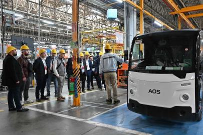 Anadolu Isuzu üst yapıcı iş ortaklarıyla bir arada