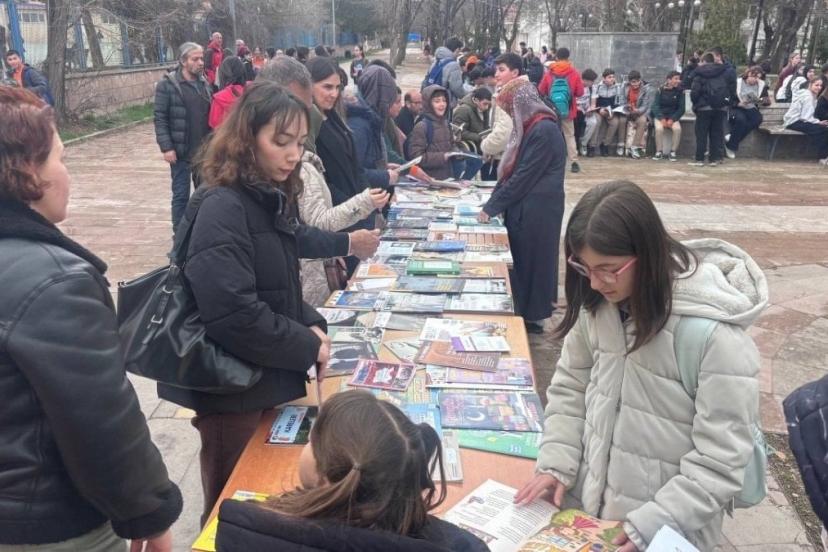 Erzincan'da meydan kütüphaneye dönüştü