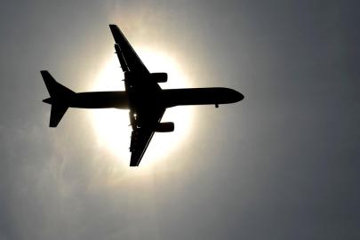 ABD'de yolcu uçağı terör tehdidi ihbarı üzerine havalimanına geri döndü
